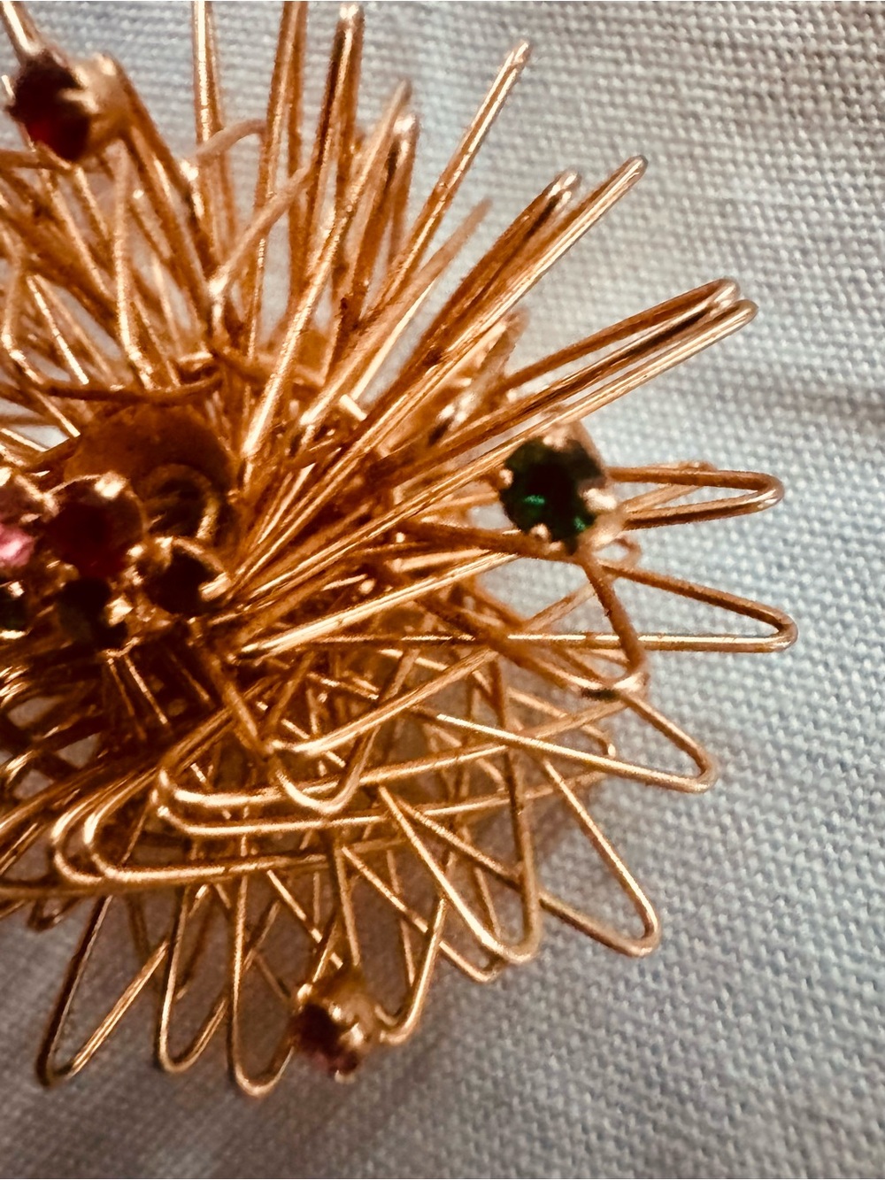 Rare Vintage Gold tone Sputnik brooch with rare coloured stones - Picture 7 of 10